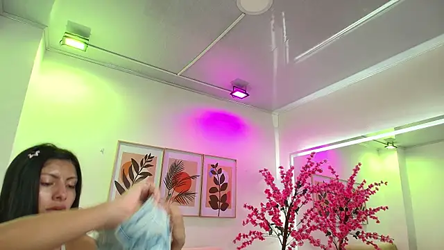 Snapshot of Gabriela_milani chatting on 09.30.25 Gabriela milani online show from 09.30.25