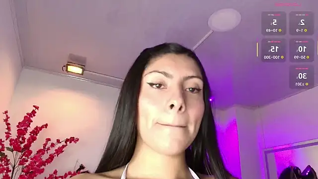 Snapshot of Gabriela_milani chatting on 10.25.25 Gabriela milani online show from 10.25.25