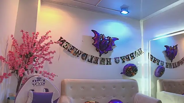 Snapshot of Gabriela_milani chatting on 10.27.25 Gabriela milani online show from 10.27.25