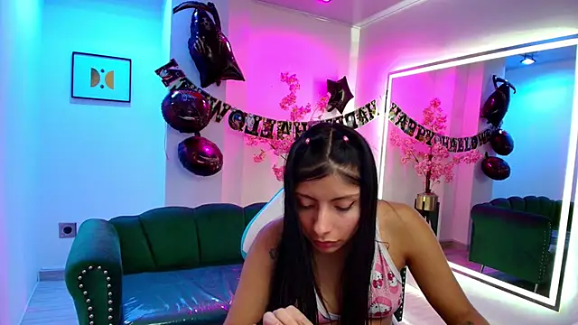 Snapshot of Gabriela_milani chatting on 10.31.25 Gabriela milani online show from 10.31.25