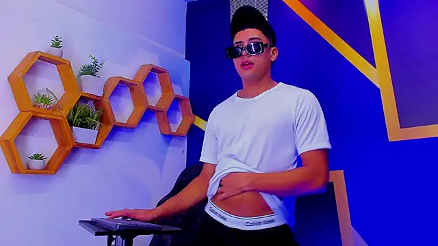 The Boy King online show from 10.22.25