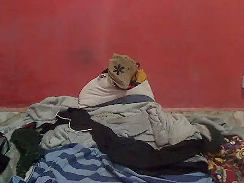 Snapshot of RoseNaya chatting on 11.04.25 RoseNaya online show from 11.04.25