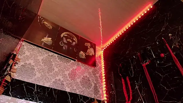 scarlet queen   online show from 10.16.25