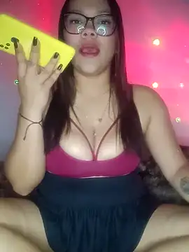 Snapshot of loren_g08 chatting on 12.05.25 loren g08 online show from 12.05.25