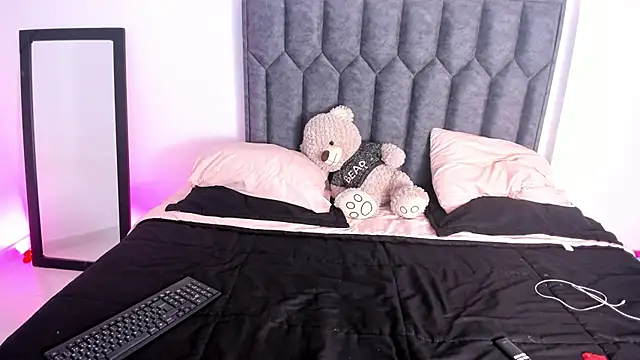 ArihanaTylor online show from 11.14.25