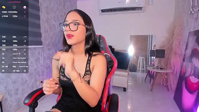 Snapshot of Luciaoregon chatting on 10.23.25 Luciaoregon online show from 10.23.25