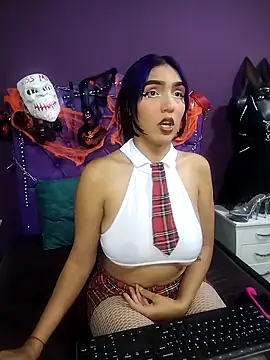 Snapshot of Sophie-dbs chatting on 10.31.25 Sophie-dbs online show from 10.31.25