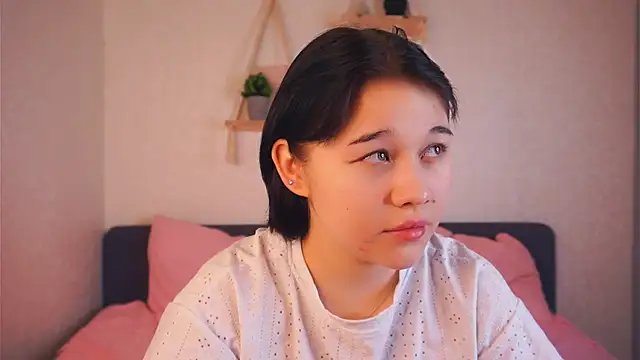 EviaVanveen online show from 11.26.25