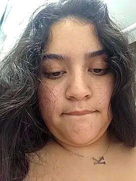 Snapshot of Khloekiss chatting on 10.18.25 Khloekiss online show from 10.18.25