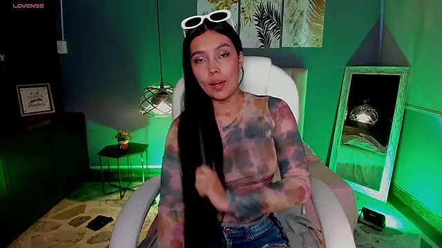 Juliieta Evans online show from 10.21.25