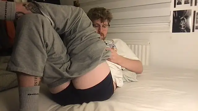 Snapshot of Angus80085 chatting on 10.28.25 Angus80085 online show from 10.28.25