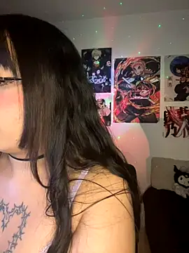 Snapshot of Hinatamoon_ chatting on 10.08.25 Hinatamoon online show from 10.08.25