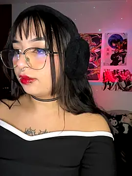 Snapshot of Hinatamoon_ chatting on 10.10.25 Hinatamoon online show from 10.10.25