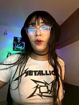 Snapshot of Hinatamoon_ chatting on 11.08.25 Hinatamoon online show from 11.08.25