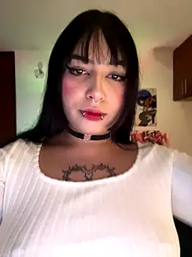 Snapshot of Hinatamoon_ chatting on 12.17.25 Hinatamoon online show from 12.17.25