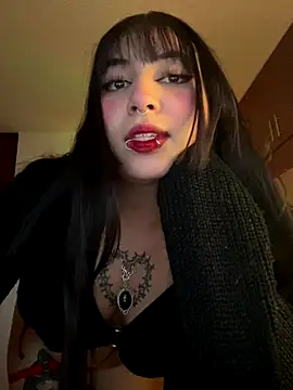 Snapshot of Hinatamoon_ chatting on 12.18.25 Hinatamoon online show from 12.18.25