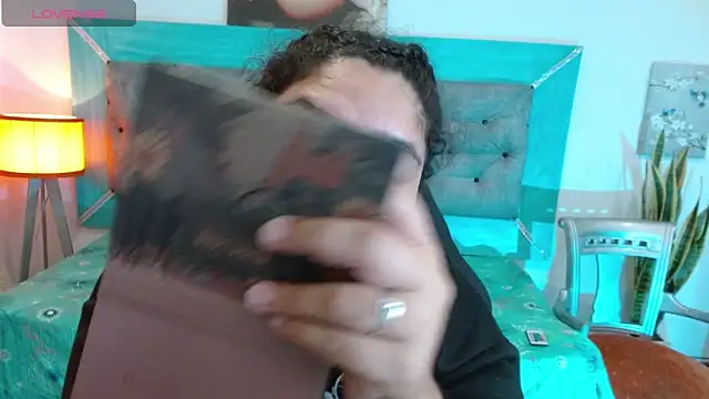 Snapshot of roxx_iie chatting on 10.04.25 roxx iie online show from 10.04.25