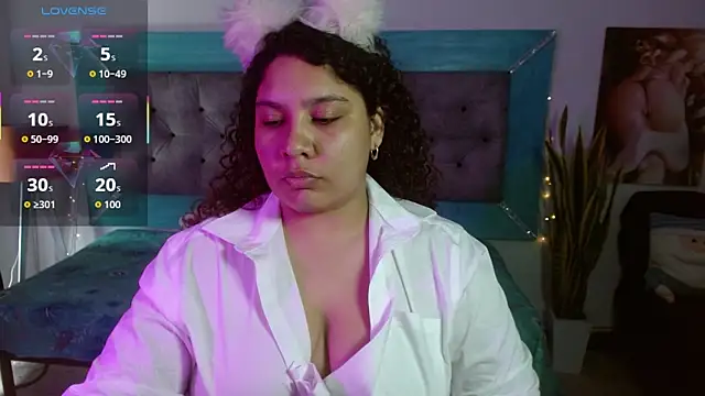 Snapshot of roxx_iie chatting on 10.22.25 roxx iie online show from 10.22.25