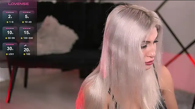 Snapshot of AuroraSins chatting on 10.28.25 AuroraSins online show from 10.28.25