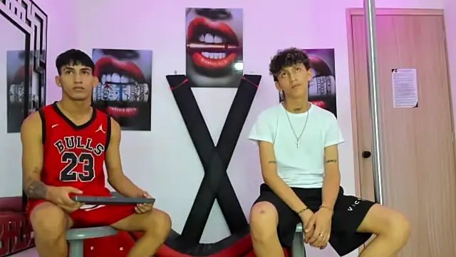 VERY HOT GUYS online show from 10.18.25