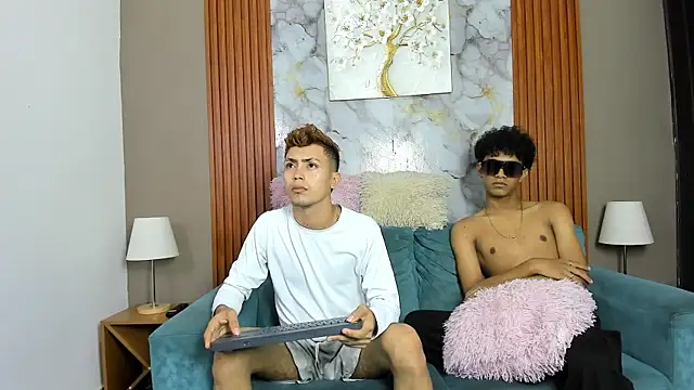 VERY HOT GUYS online show from 04.26.26
