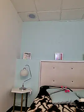 annyaparis online show from 10.14.25