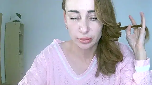 Snapshot of Eliza-Tastys-Q chatting on 10.23.25 Eliza-Tastys-Q online show from 10.23.25