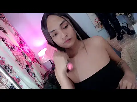 Snapshot of xAsianTOPModelx chatting on 05.25.26 xAsianTOPModelx online show from 05.25.26