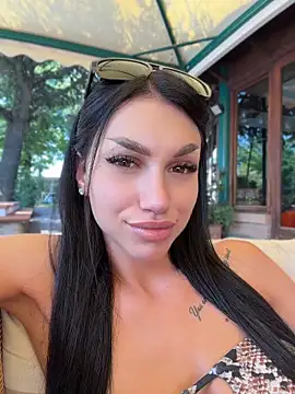 Snapshot of ilariea_girl chatting on 06.29.26 ilariea girl online show from 06.29.26