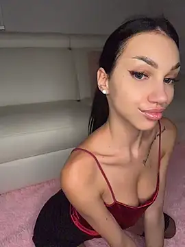 Snapshot of ilariea_girl chatting on 07.14.26 ilariea girl online show from 07.14.26
