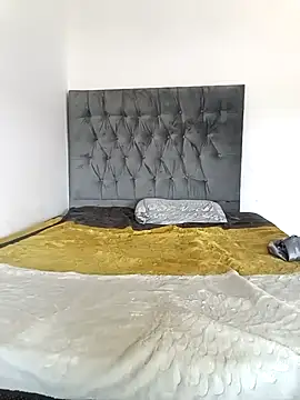 Snapshot of MissBubbles04 chatting on 10.14.25 MissBubbles04 online show from 10.14.25