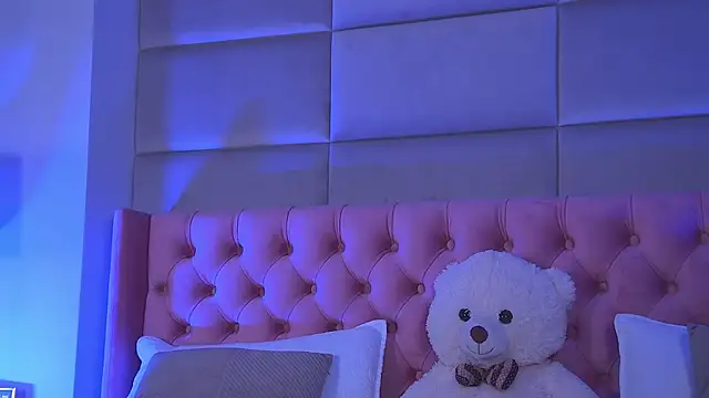 AmyraMoon online show from 10.11.25