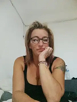 Fifi83Bell online show from 09.30.25