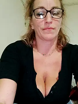 Fifi83Bell online show from 11.03.25