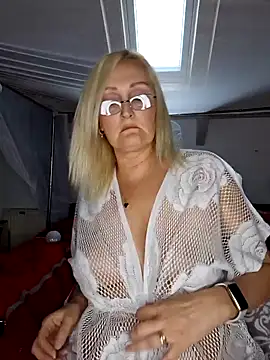 Snapshot of Jenny_Blum chatting on 10.13.25 Jenny Blum online show from 10.13.25