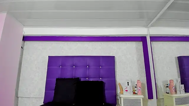 LeaMoreau22 online show from 10.19.25