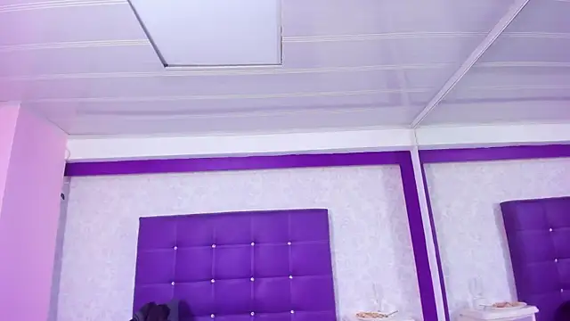 LeaMoreau22 online show from 11.23.25