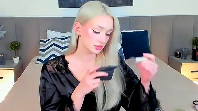 Snapshot of SugarWhisper chatting on 11.27.25 SugarWhisper online show from 11.27.25