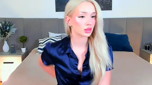 Snapshot of SugarWhisper chatting on 11.29.25 SugarWhisper online show from 11.29.25