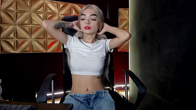 scarlettvelvet  online show from 11.21.25