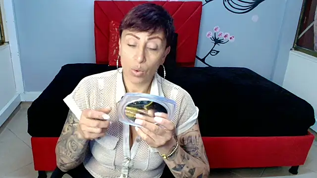 Snapshot of Charlotte__Gray chatting on 10.14.25 Charlotte Gray online show from 10.14.25