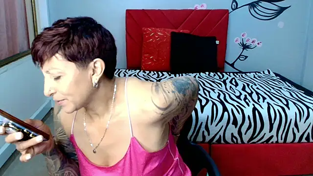 Snapshot of Charlotte__Gray chatting on 10.15.25 Charlotte Gray online show from 10.15.25