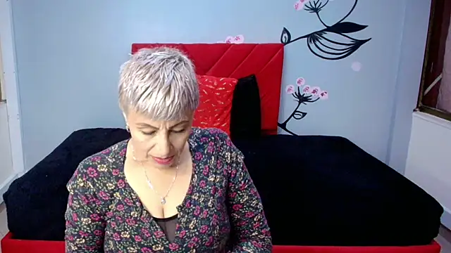 Snapshot of Charlotte__Gray chatting on 10.21.25 Charlotte Gray online show from 10.21.25