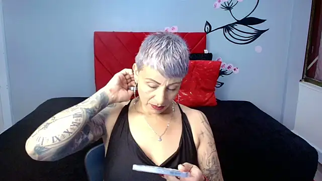 Charlotte  Gray online show from 11.07.25