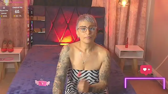 Charlotte  Gray online show from 11.21.25