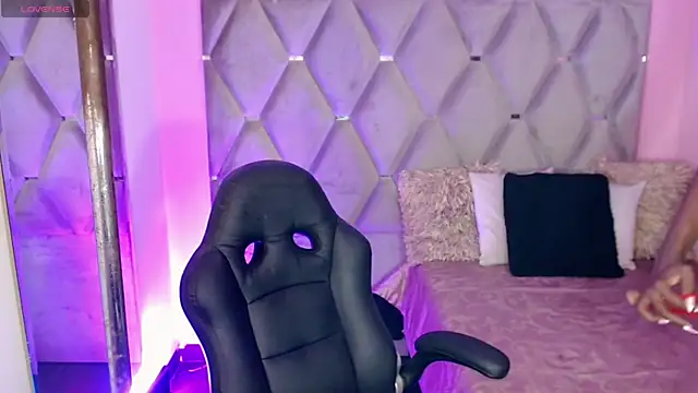 Snapshot of Miranda_Collins chatting on 11.16.25 Miranda Collins online show from 11.16.25