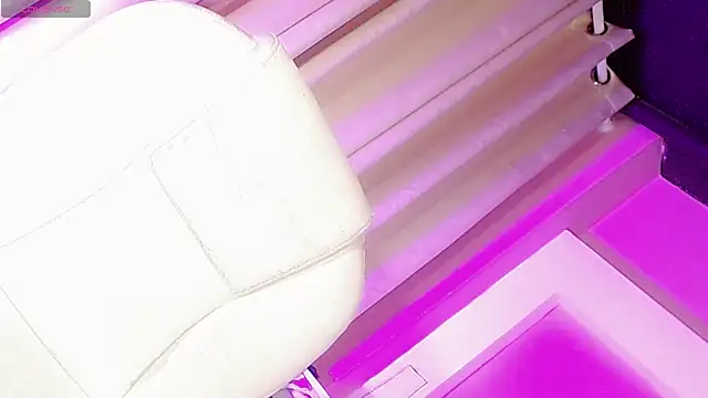 Snapshot of Daphnne_XXX chatting on 10.01.25 Daphnne XXX online show from 10.01.25