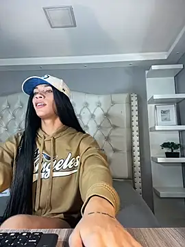 Snapshot of Daphnne_XXX chatting on 11.22.25 Daphnne XXX online show from 11.22.25