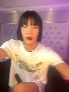 Snapshot of Daphnne_XXX chatting on 11.24.25 Daphnne XXX online show from 11.24.25