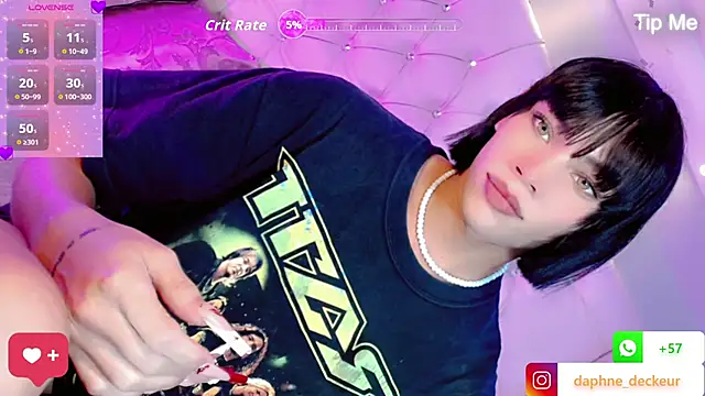 Snapshot of Daphnne_XXX chatting on 11.25.25 Daphnne XXX online show from 11.25.25